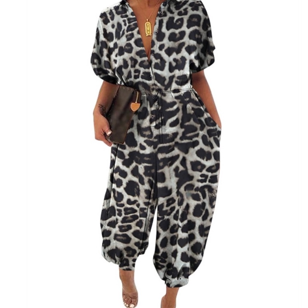 XL Dark gray leopard print jumpsuit romper.